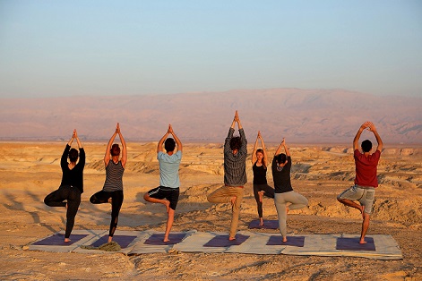 עושים יוגה במדבר, אפשר גם יוגה בערבהצילום היידי מוטולה